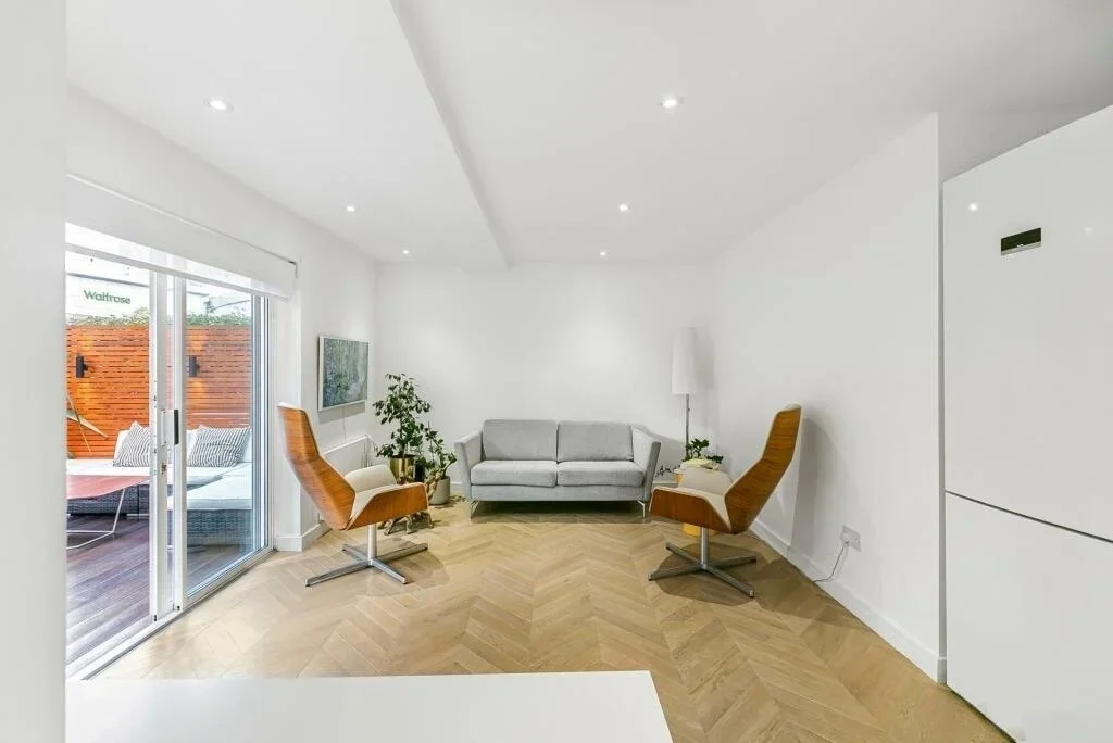 Flat Edison Mews in Greater London