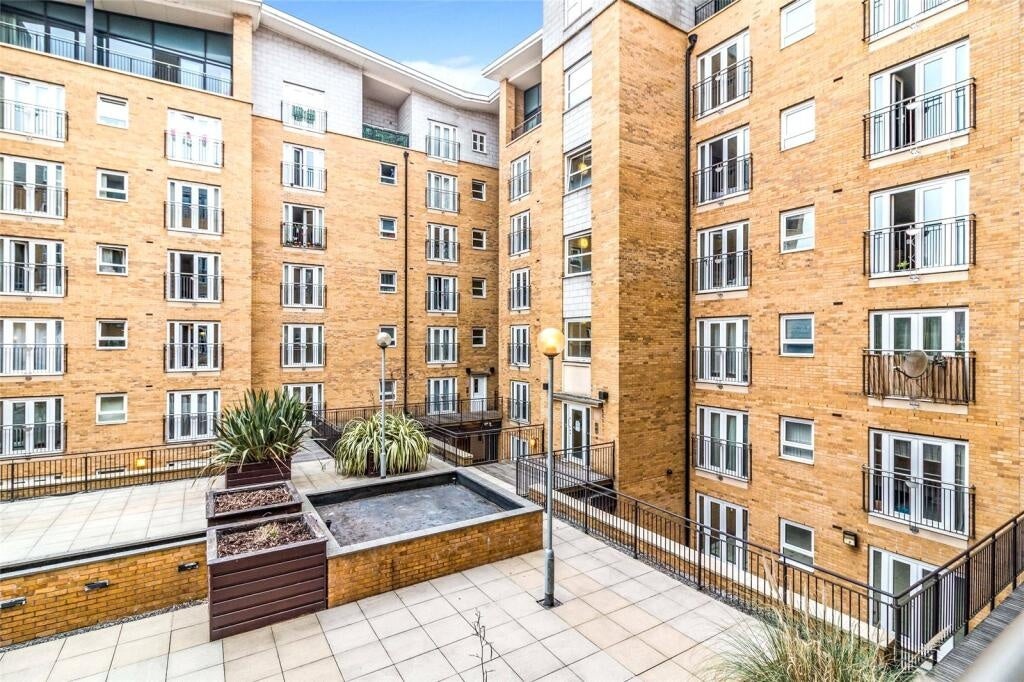Flat Middlewood Street in Salford
