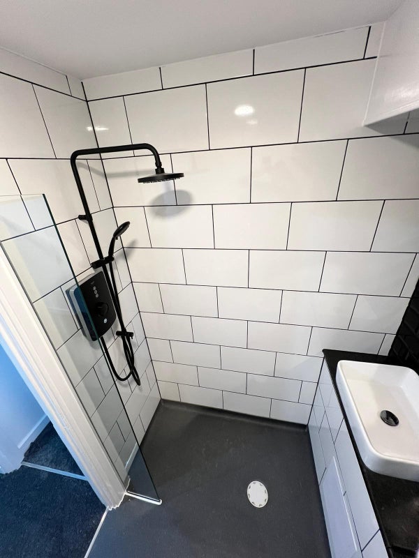 Room Manchester Road in Greater London