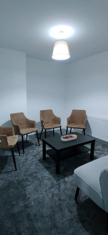 Room Manchester Road in Greater London
