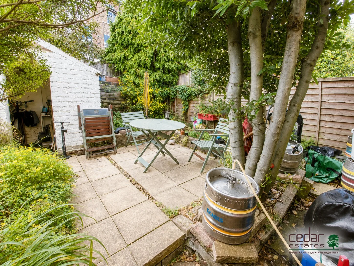 Flat Hargrave Road in Greater London