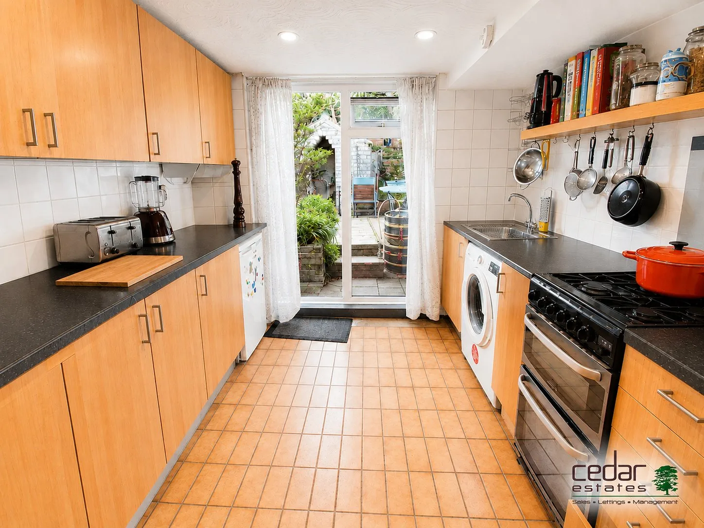 Flat Hargrave Road in Greater London