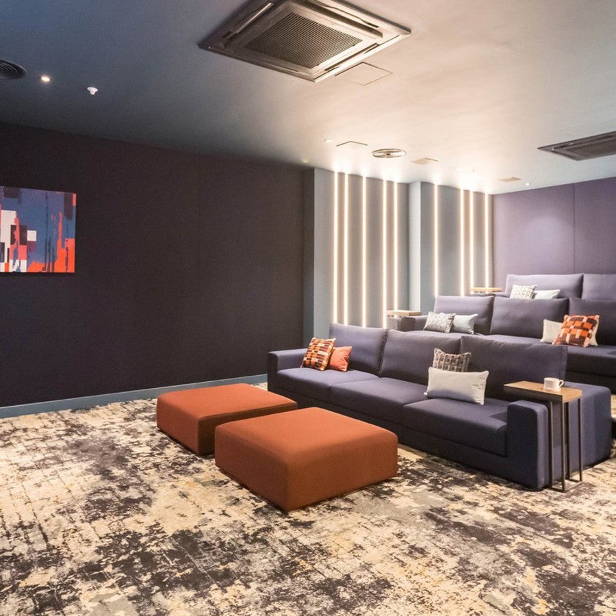 Flat Tapestry Way in Greater London