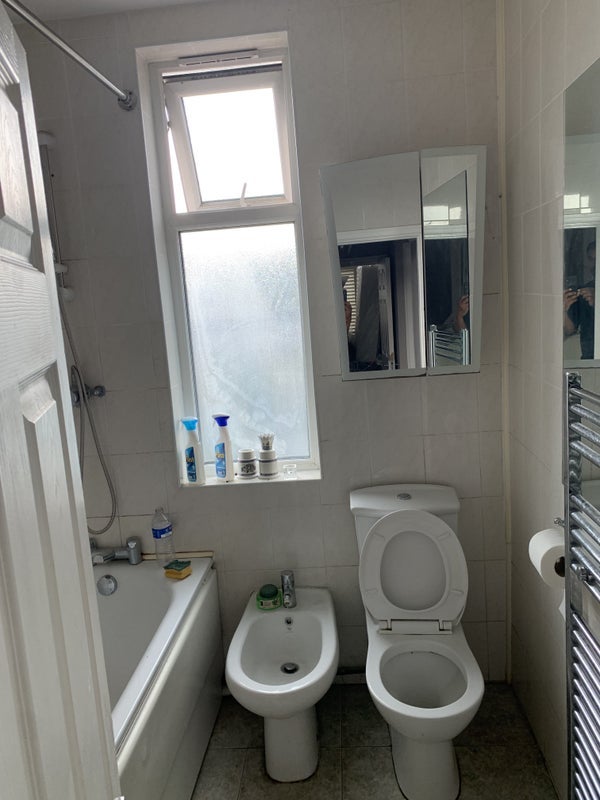 Room Ansell Road in Greater London
