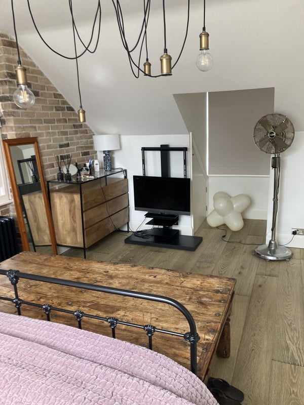 Room Lingards Road in Greater London