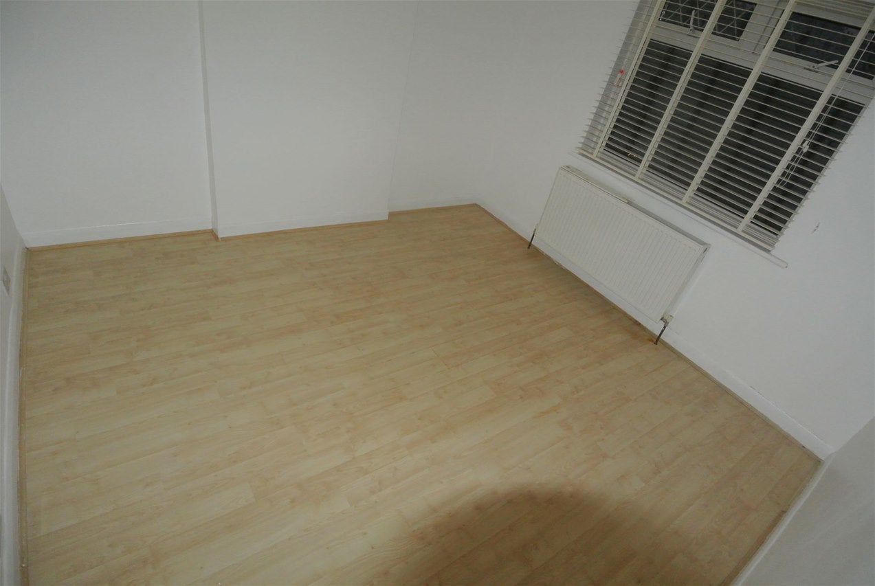 Flat Bramdean Crescent in Greater London