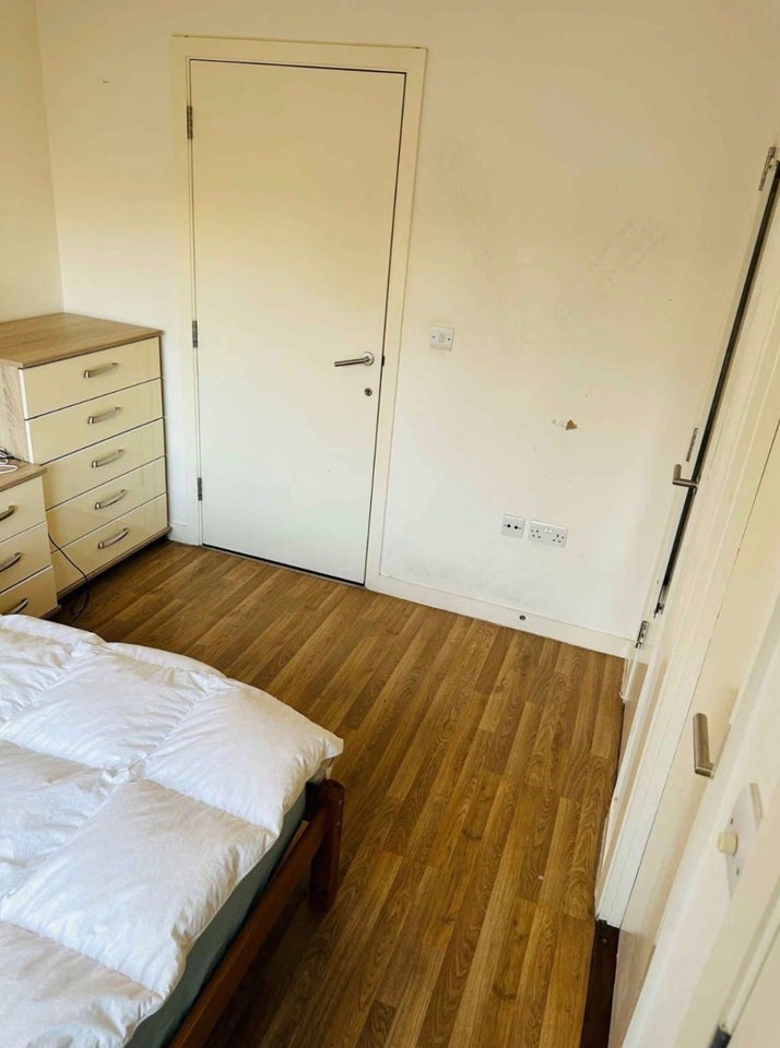 Room Barchester Street in Greater London