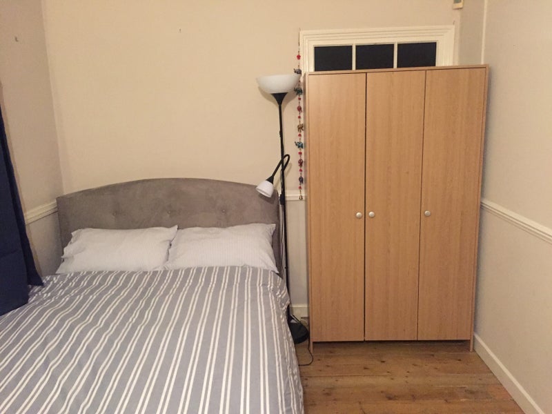 Room Ballamore Road in Greater London