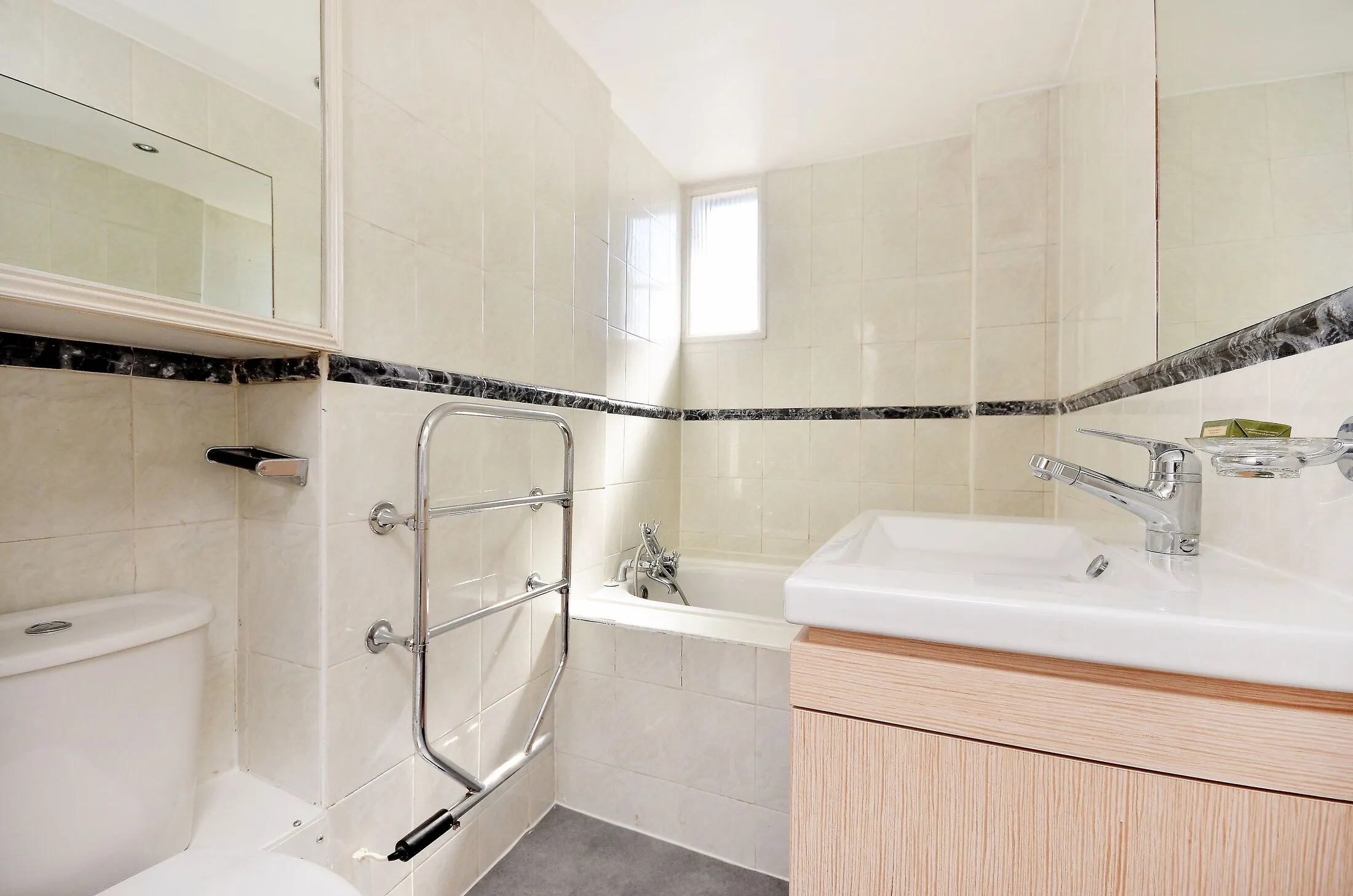 Flat Sloane Avenue in Greater London
