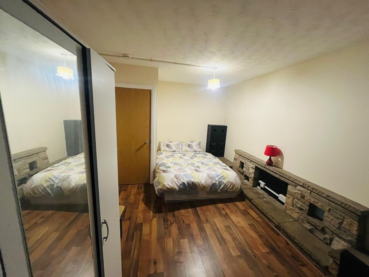 Room Ronald Street in Greater London