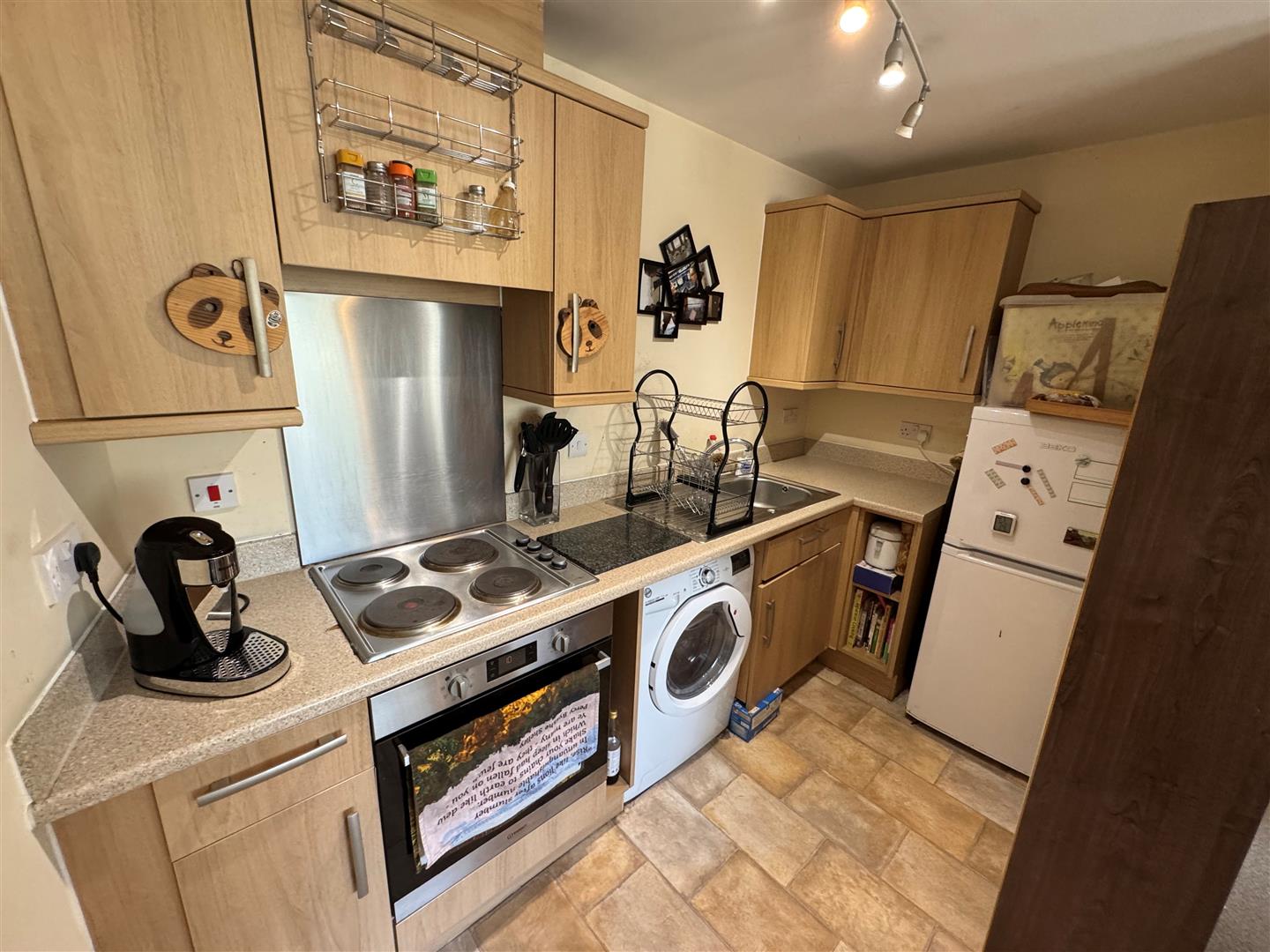 Flat Monticello Way in Coventry