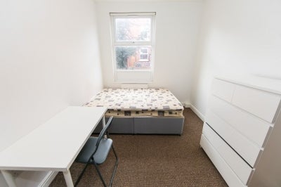 Room Welton Grove in Leeds