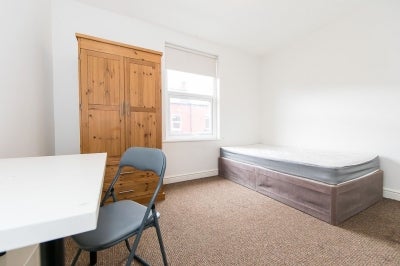 Room Welton Grove in Leeds