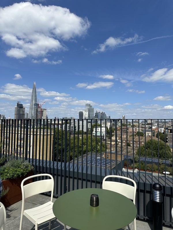 Flat Crimscott Street in Greater London