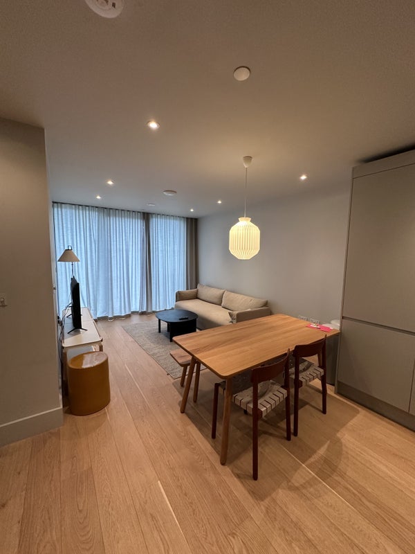 Flat Crimscott Street in Greater London
