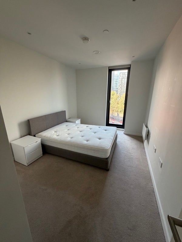Room Aspin Lane in Manchester