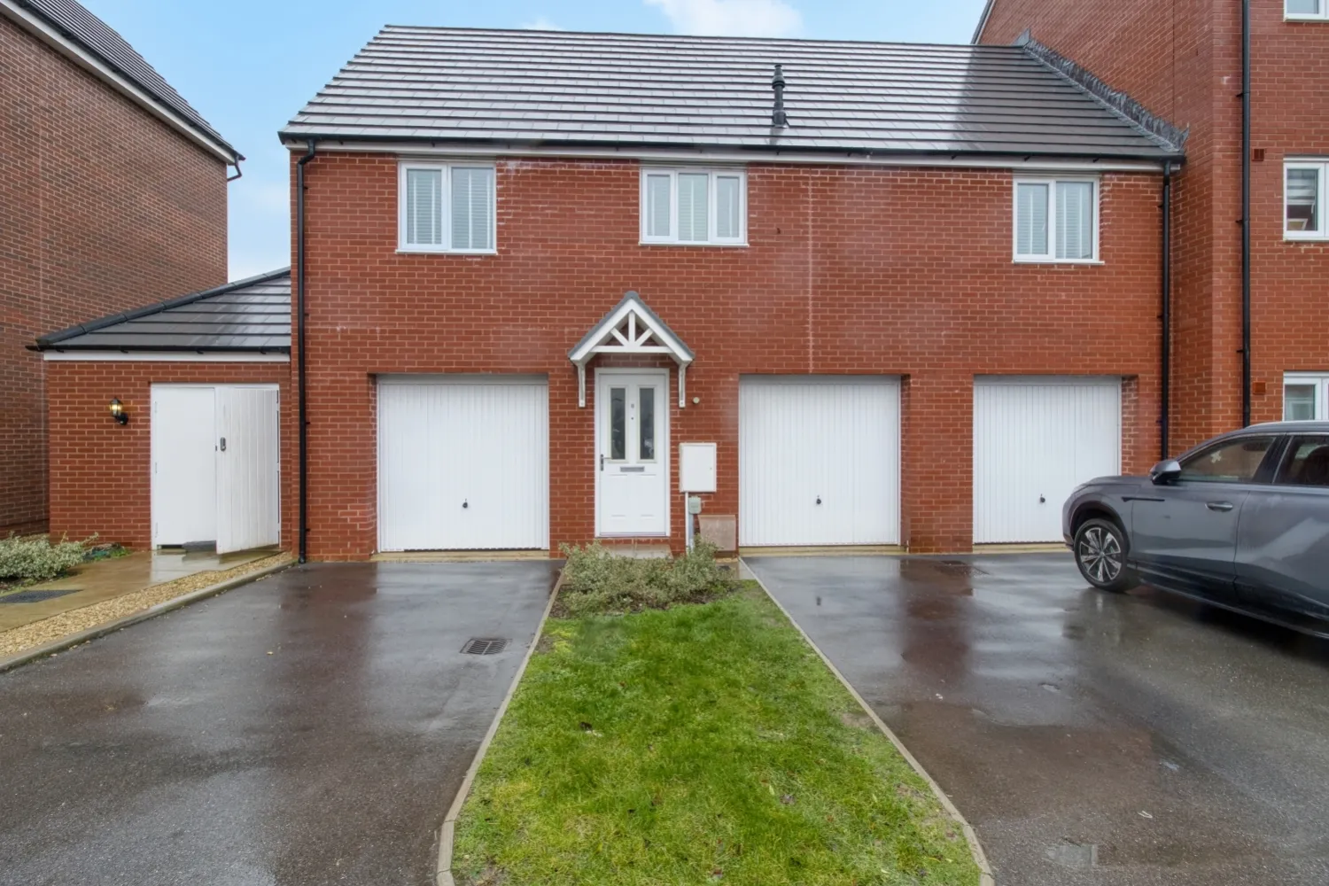 House Lucknam Crescent in Badbury