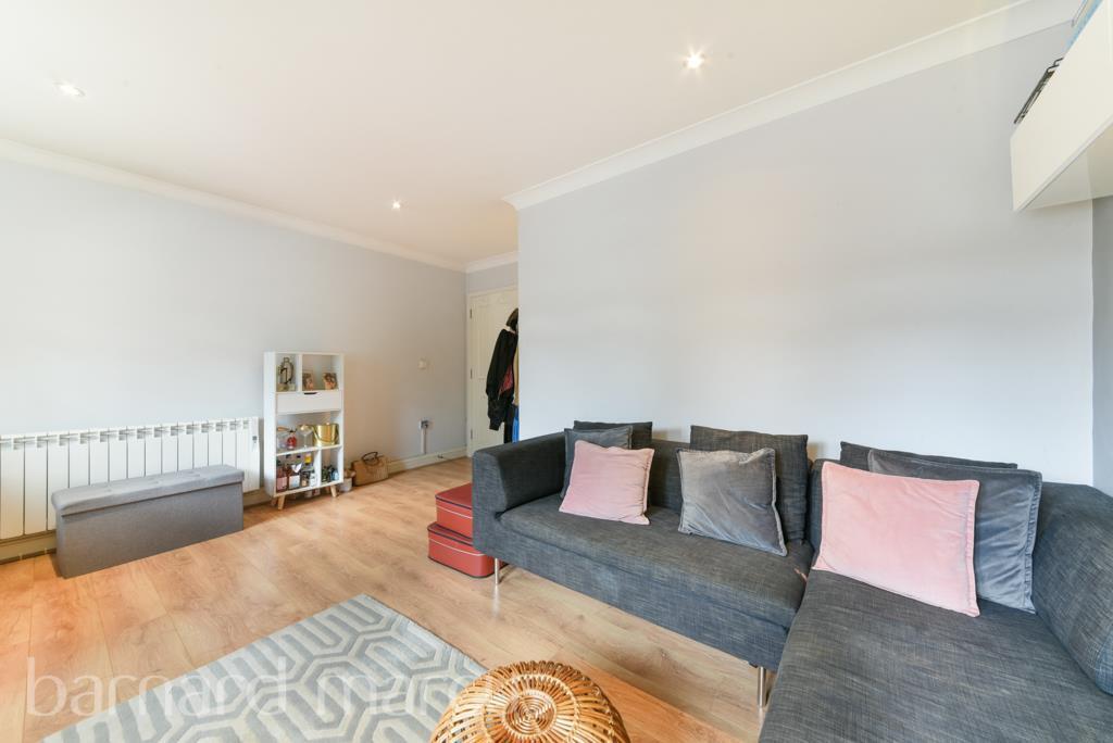 Flat Epsom Road in Epsom and Ewell