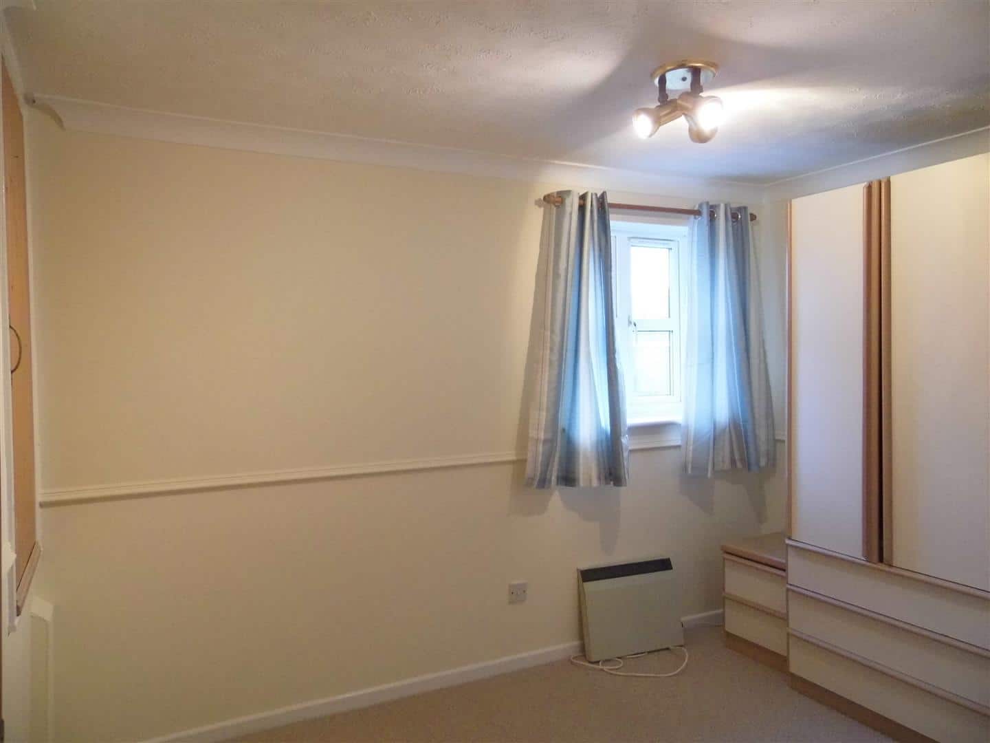 Flat Chatsworth Road in Chichester