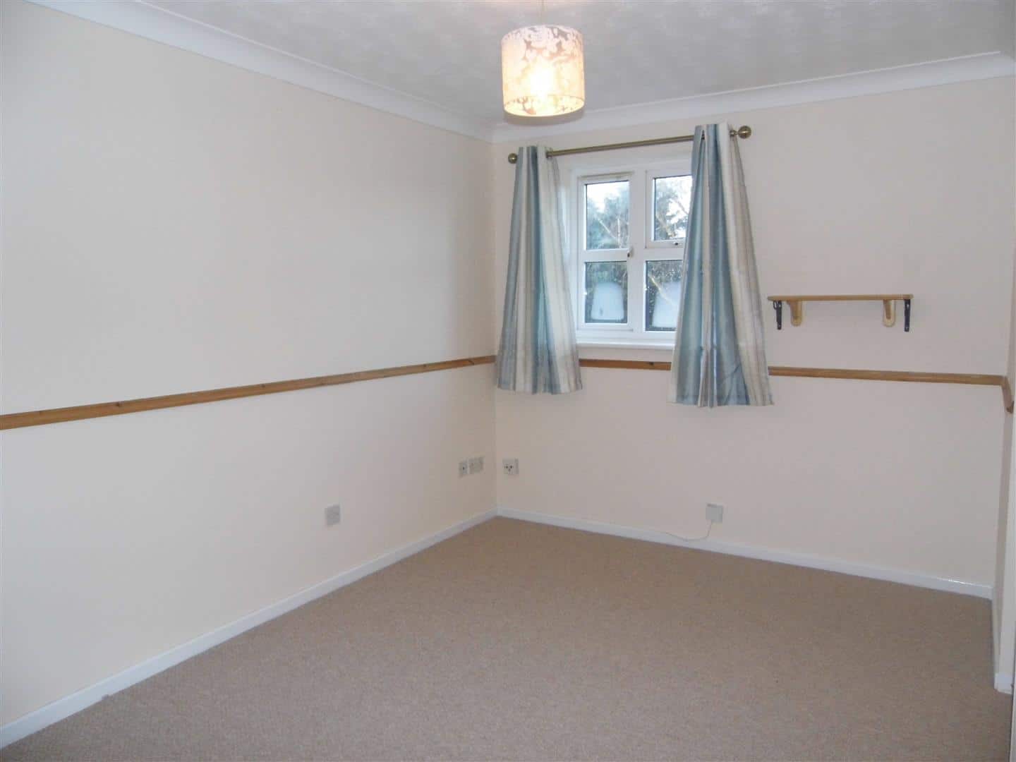 Flat Chatsworth Road in Chichester