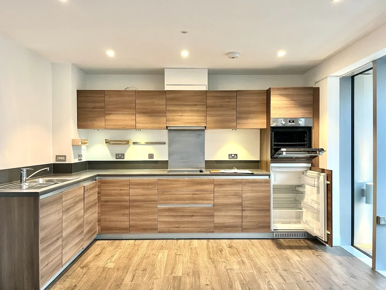 Flat Barking Road in Greater London
