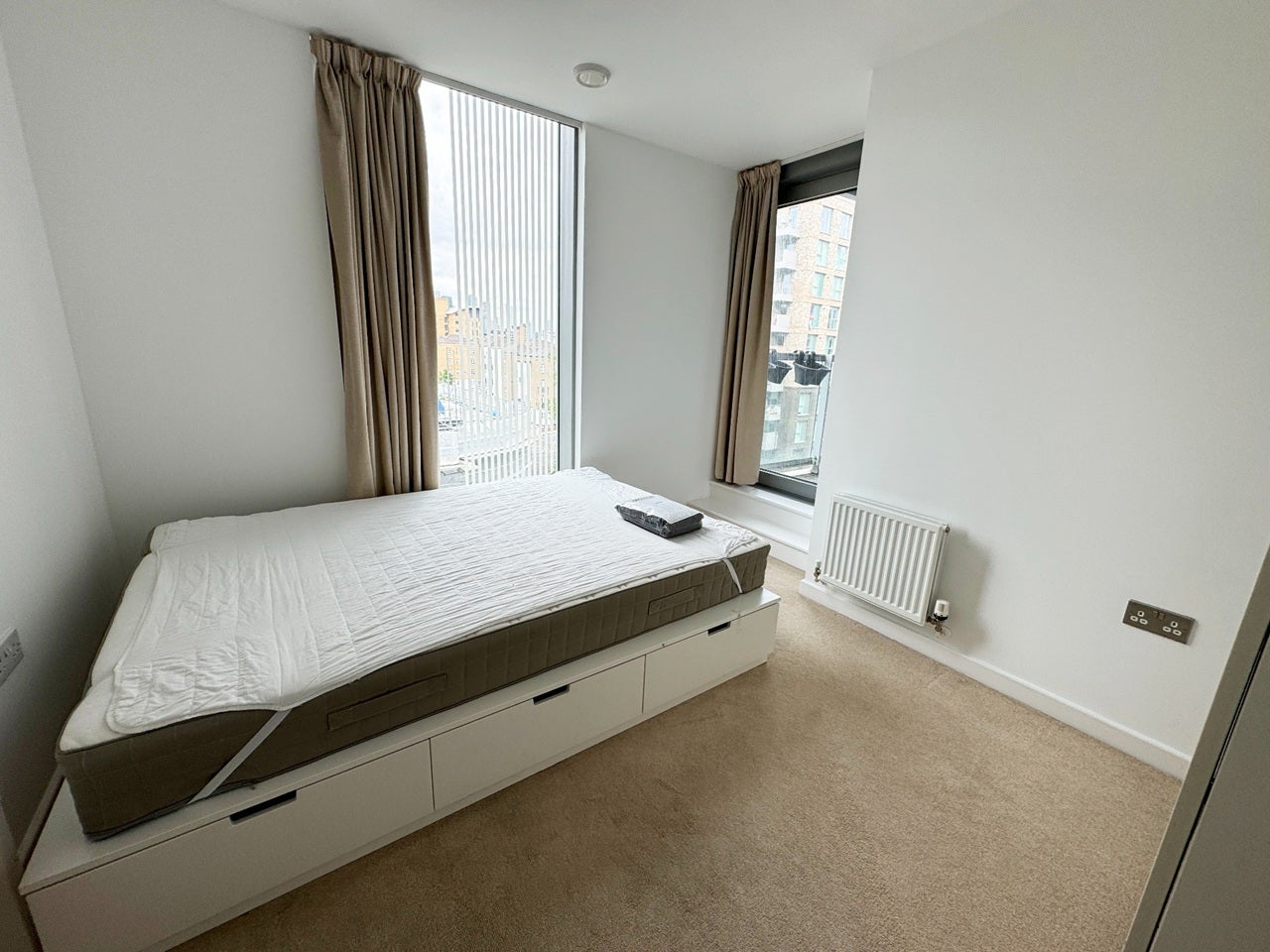 Flat Dancers Way in Greater London