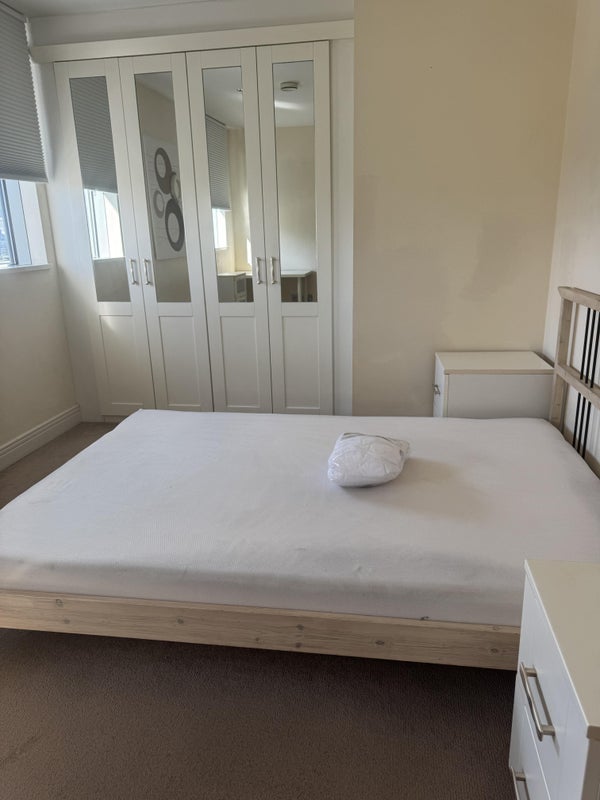 Room Gerry Raffles Square in Greater London