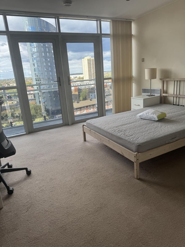 Room Gerry Raffles Square in Greater London