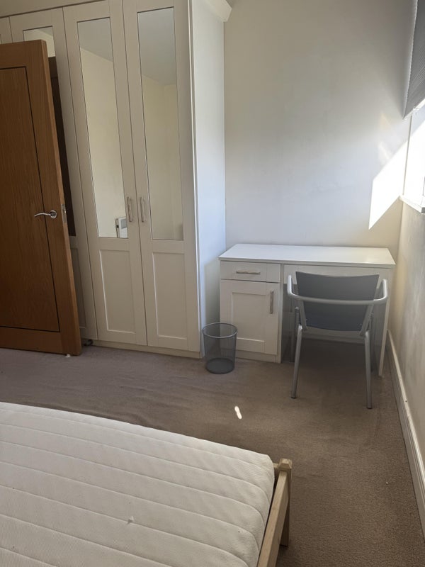 Flat Gerry Raffles Square in Greater London