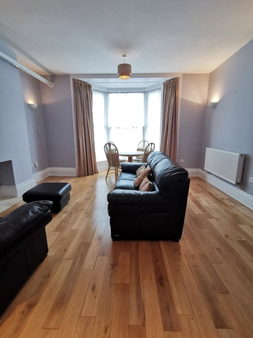 Flat Walter Road in Swansea