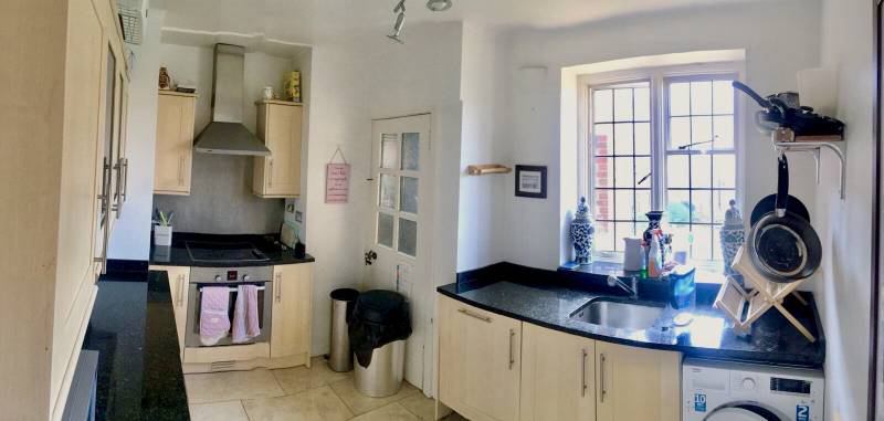 Room Highlands Heath in Greater London