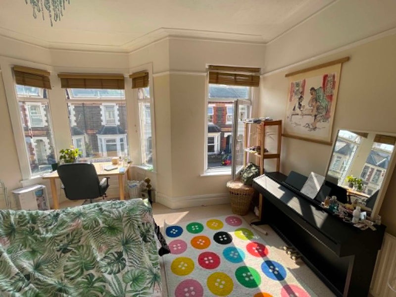 Room Angus Street in Cardiff