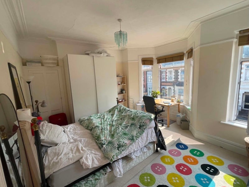Room Angus Street in Cardiff