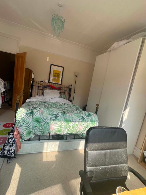Room Angus Street in Cardiff