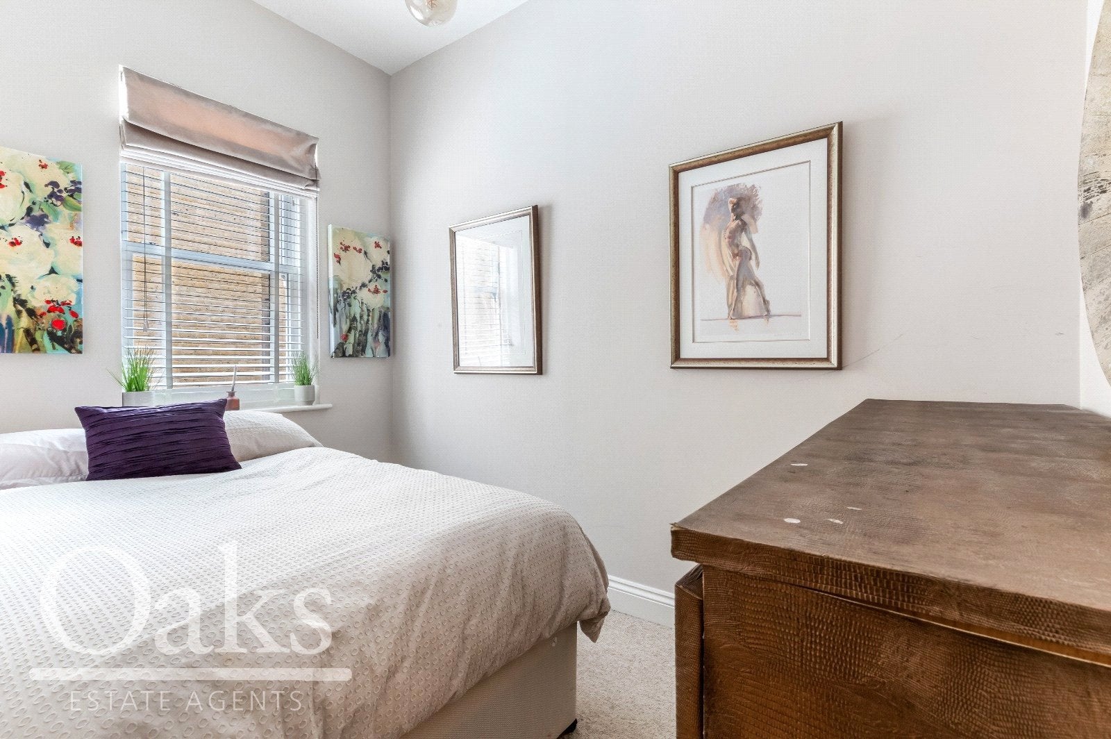 Flat Outram Road in Greater London
