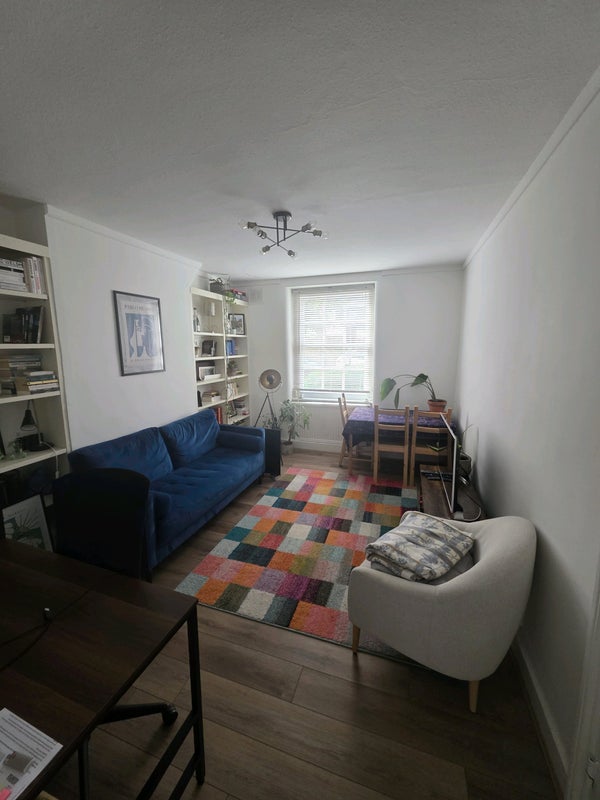 Room Bow Road in Greater London