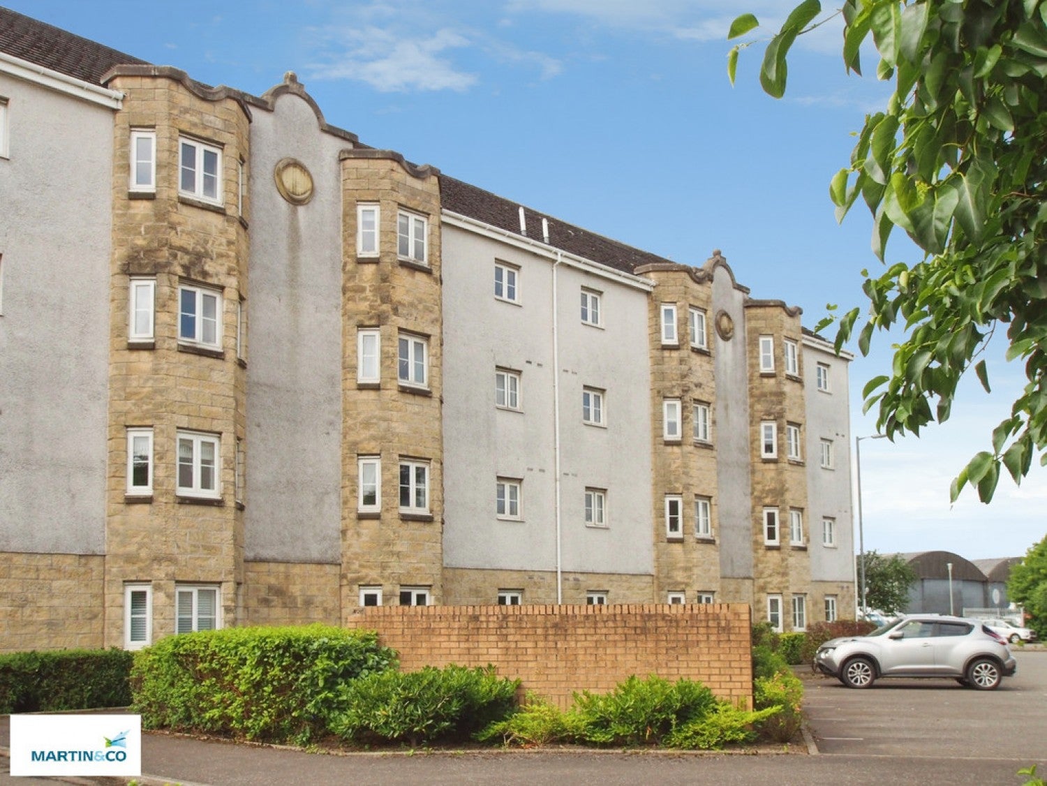 Flat Lloyd Court in Rutherglen