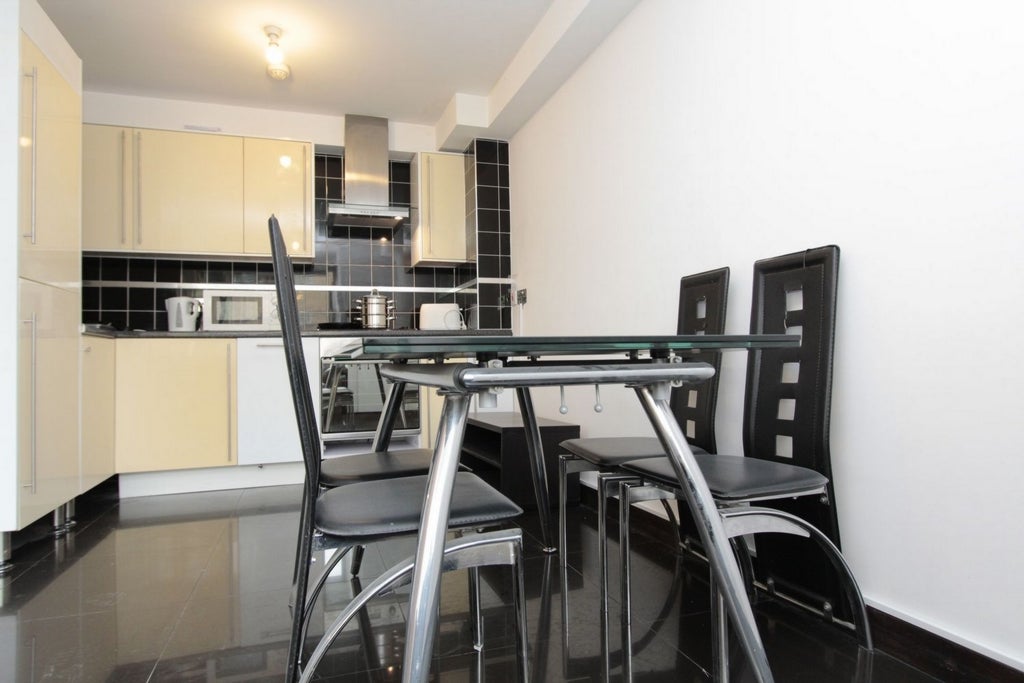 Room Globe Road in Greater London