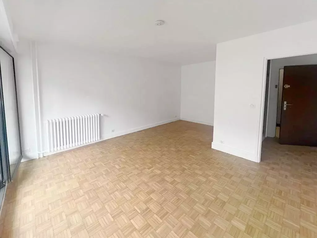 Flat Rue Frémicourt in Paris