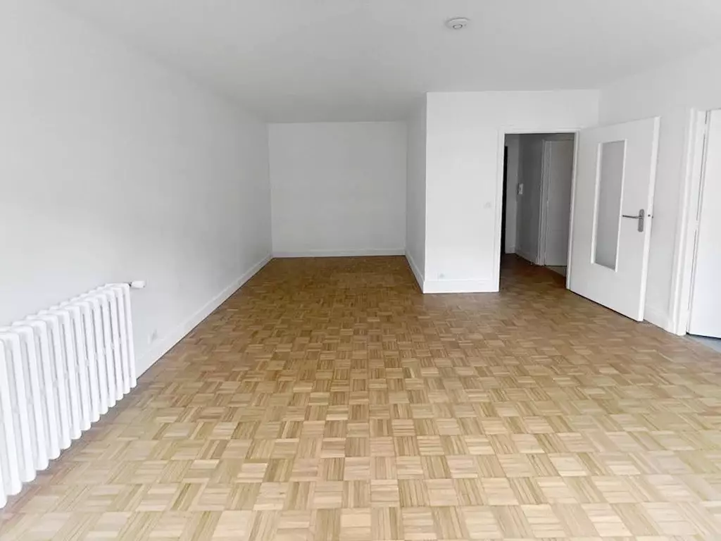 Flat Rue Frémicourt in Paris