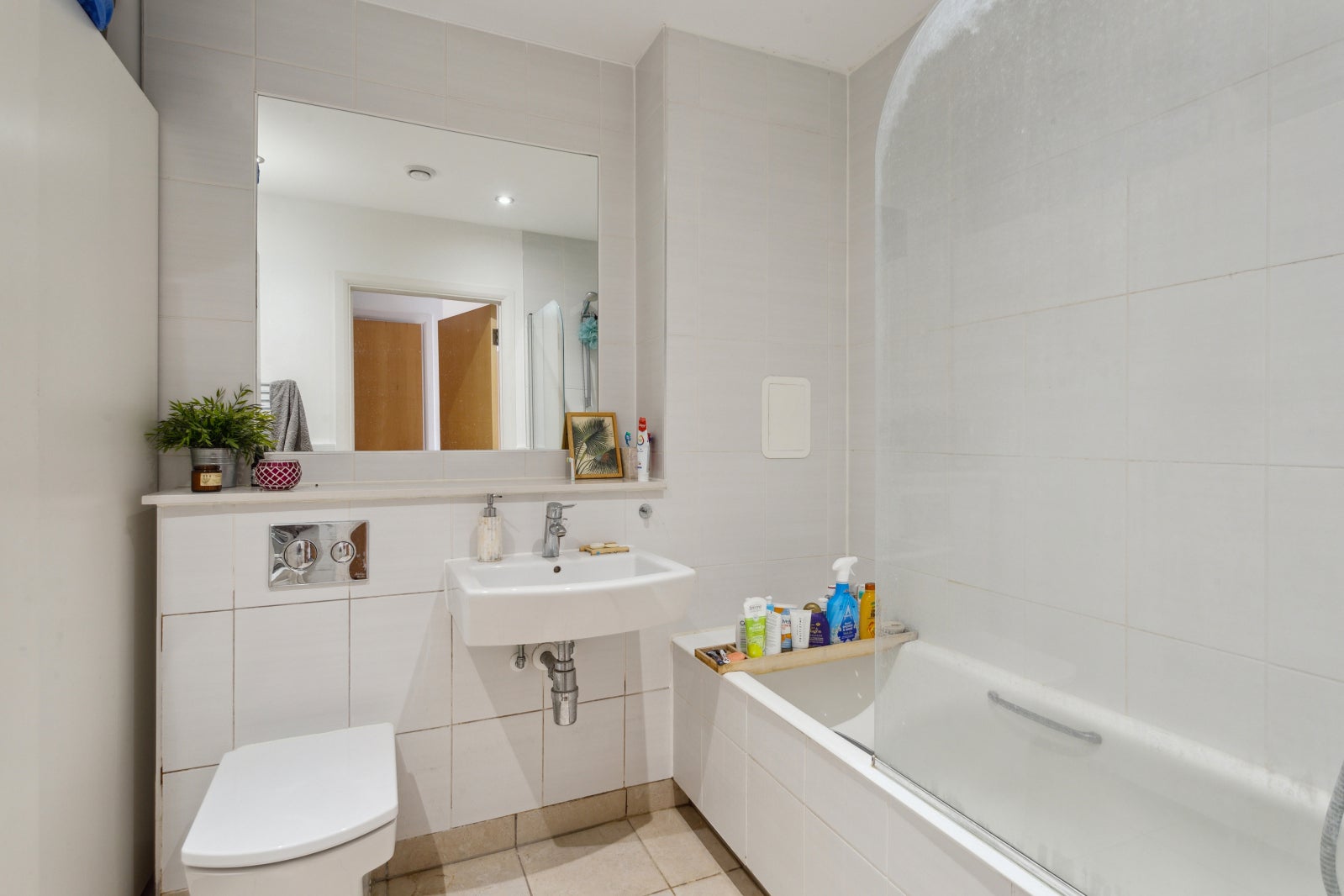 Flat De Beauvoir Crescent in Greater London