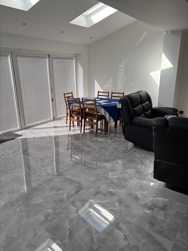 Room Ferndown Road in Metropolitan Borough of Solihull
