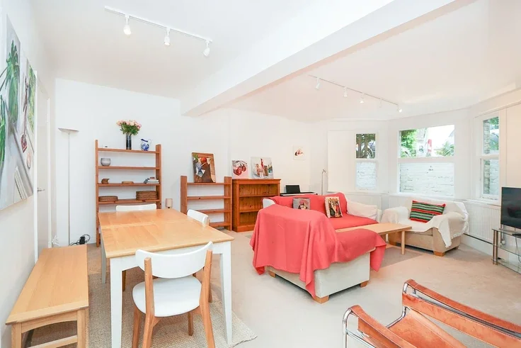 Flat Nowell Road in Greater London