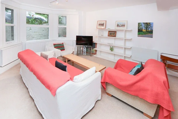 Flat Nowell Road in Greater London