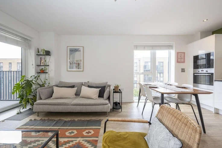 Flat Bowen Drive in Greater London