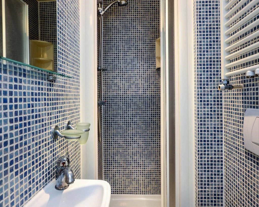 Room Claverton Street in City of Westminster