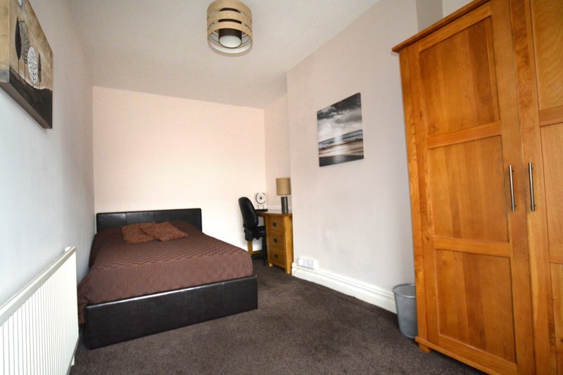 Room Bentley Lane in Leeds