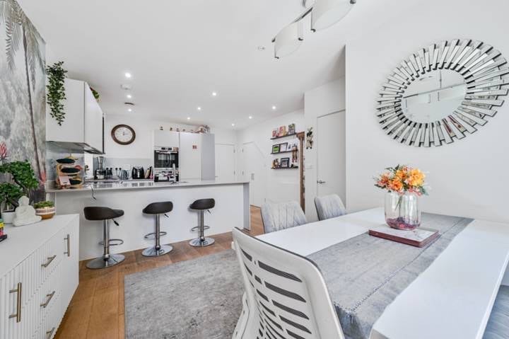Room Fergus Street in Greater London
