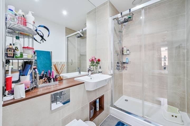 Room Fergus Street in Greater London