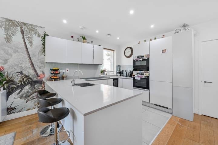 Room Fergus Street in Greater London
